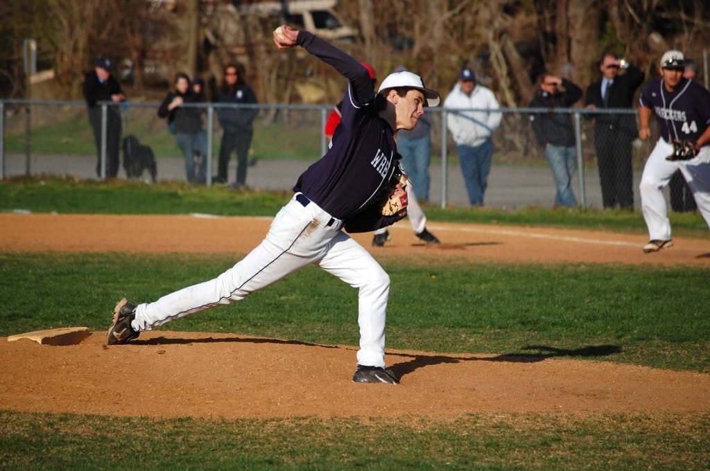 Winning pitcher Eric Lombardo delivers a pitch in the 6th inning !
